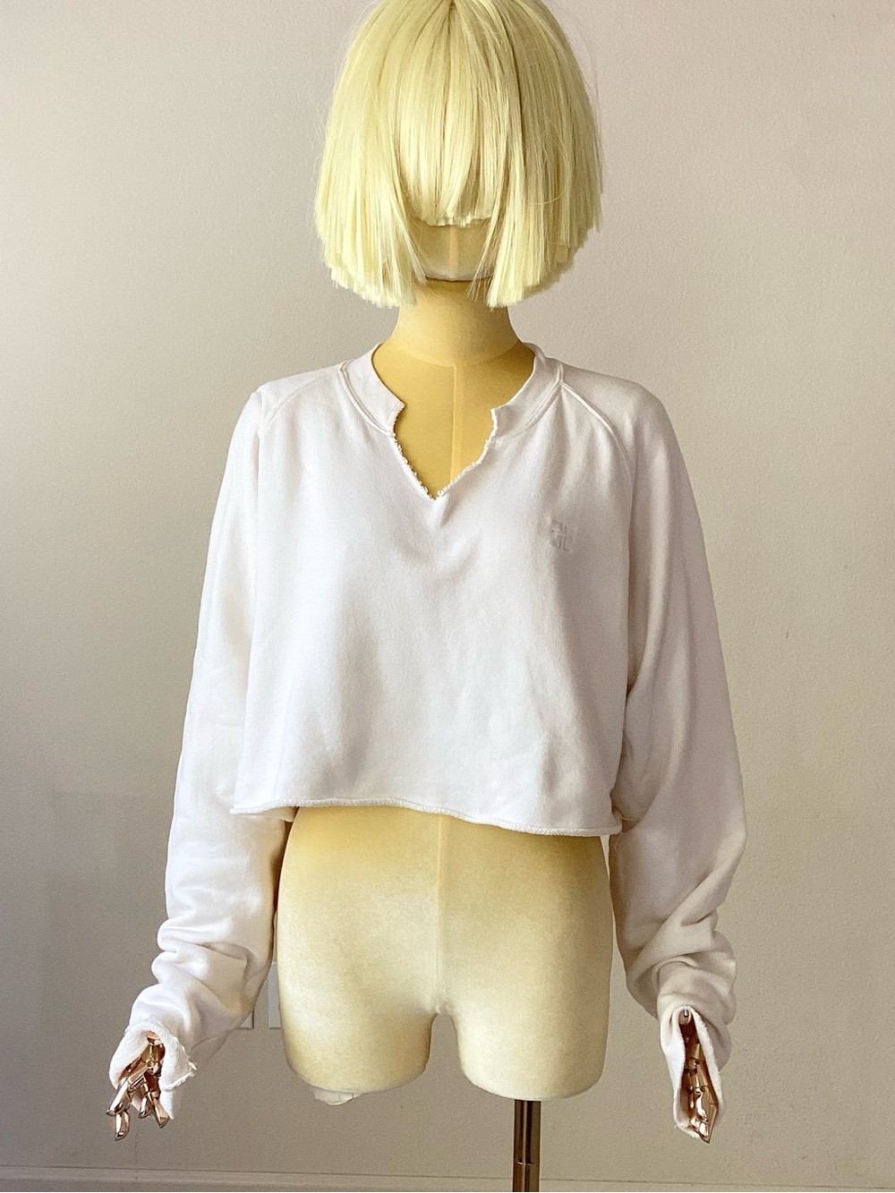 Eterne Cropped Raw-Edge V-Neck Pullover Top in Cream SZ M